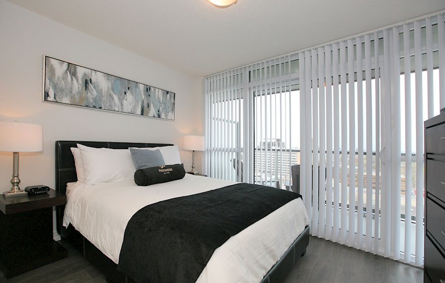 Second Bedroom Queen Mattress Fully Furnished Apartment Suite - Midtown Toronto