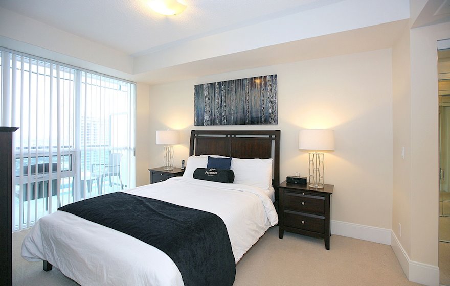 2116-Master Bedroom Queen Mattress Fully Furnished Apartment Suite Midtown Toronto