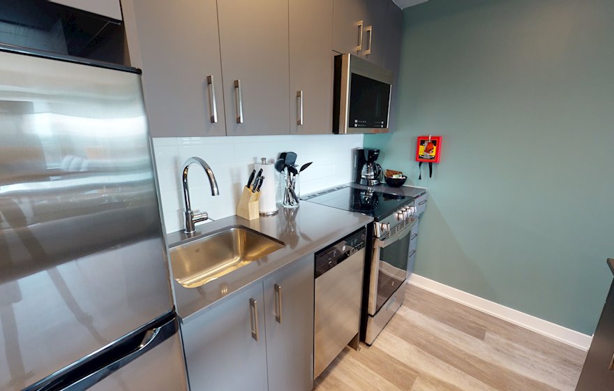901 - Kitchen Fully Equipped Five Appliances Stainless Steel Ottawa