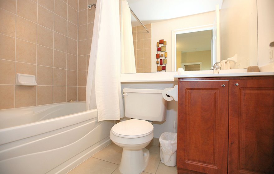 Second Bathroom 3 Piece Fully Furnished Apartment Suite Markham