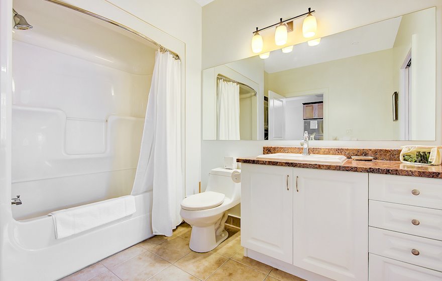 311 Master Bathroom Soaker Tub Fully Furnished Apartment Suite Kanata