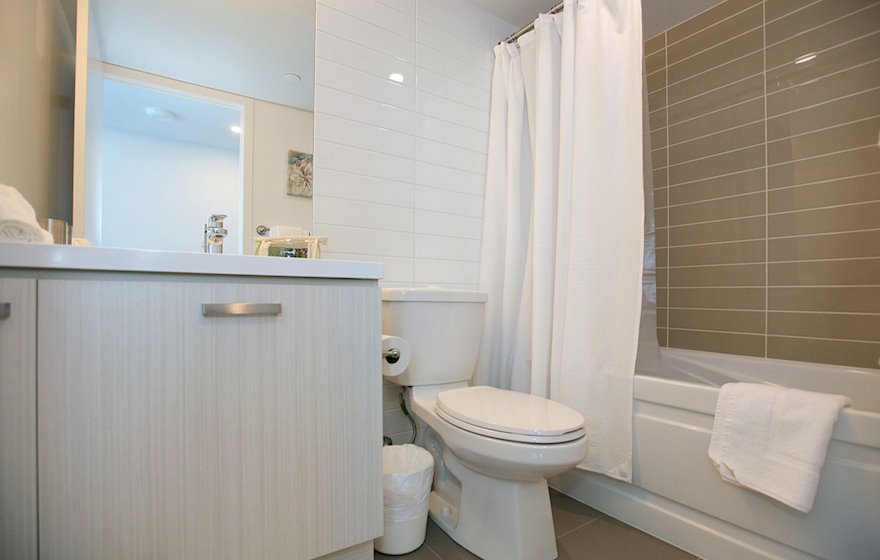 Master Bathroom Soaker Tub Fully Furnished Apartment Suite - Midtown Toronto