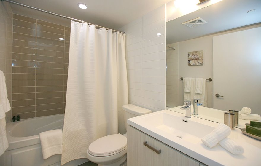 Second Bathroom 3 Piece Fully Furnished Apartment Suite - Midtown Toronto