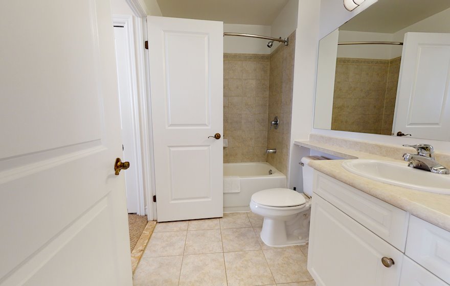 1610 Principal Bathroom Soaker Tub Fully Furnished Apartment Suite Ottawa