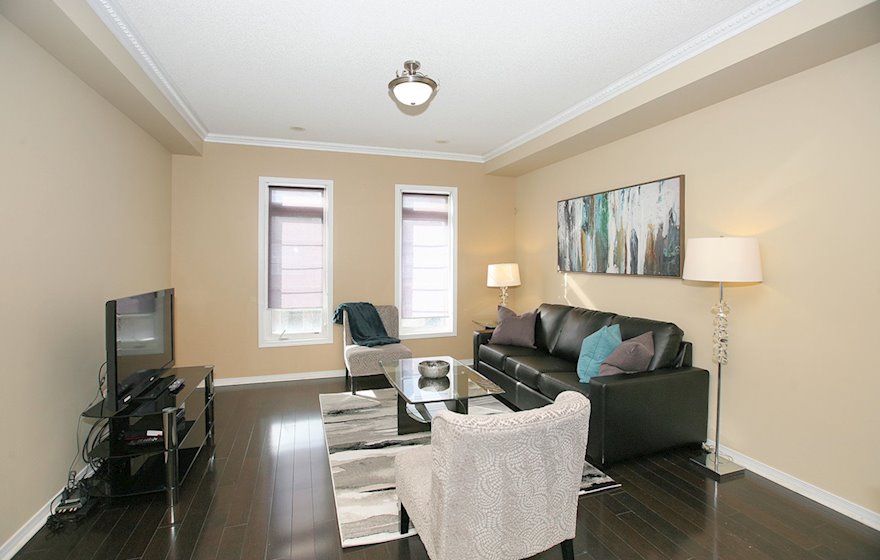 Living Room Free WiFi Fully Furnished Townhouse Suite Markham