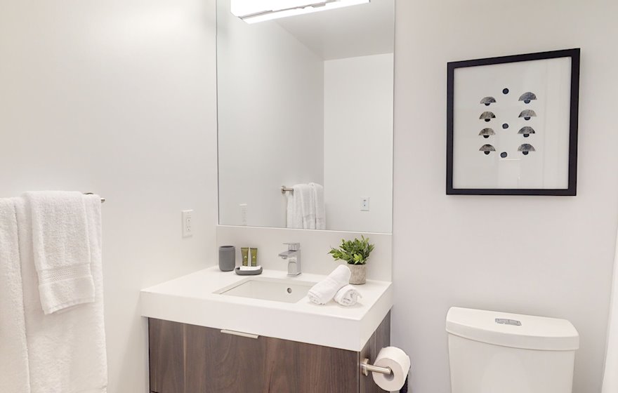Principal Bathroom Soaker Tub Fully Furnished Apartment Suite Downtown Toronto