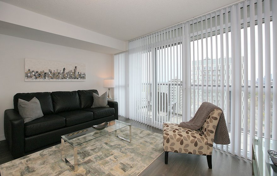 Living Room Free WiFi Fully Furnished Apartment Suite - Midtown Toronto
