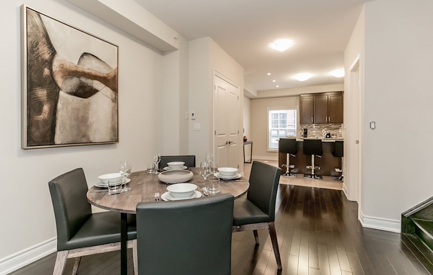 Premiere Suites Furnished Apartments Vaughn Toronto Townhouse Dining Area