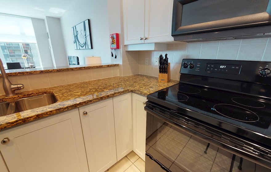 1606 Kitchen Fully Equipped Five Appliances Ottawa