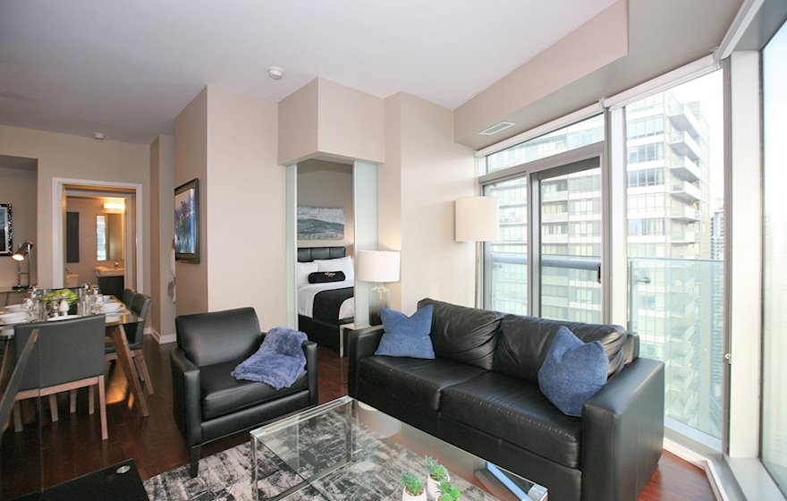 Living Room Free WiFi Fully Furnished Apartment Suite Toronto