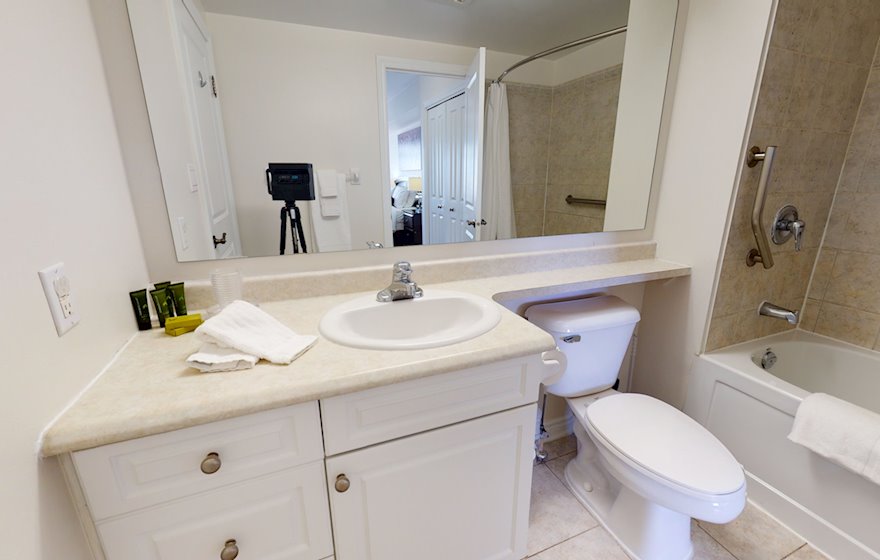 1405 - Bathroom Soaker Tub Fully Furnished Apartment Suite Ottawa