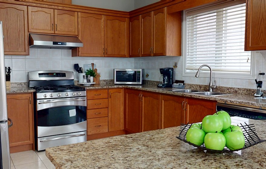 Kitchen Fully Equipped Five Appliances Brampton