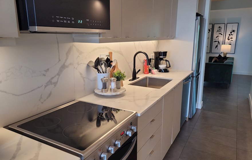 Kitchen Fully Equipped Five Appliances Stainless Steel Toronto East