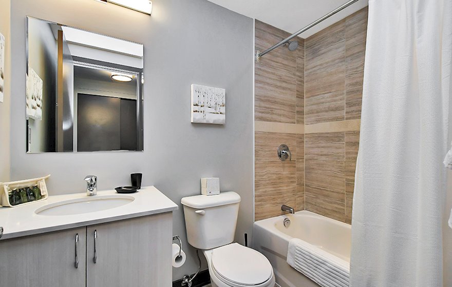 903 - Bathroom Soaker Tub Fully Furnished Apartment Suite Ottawa