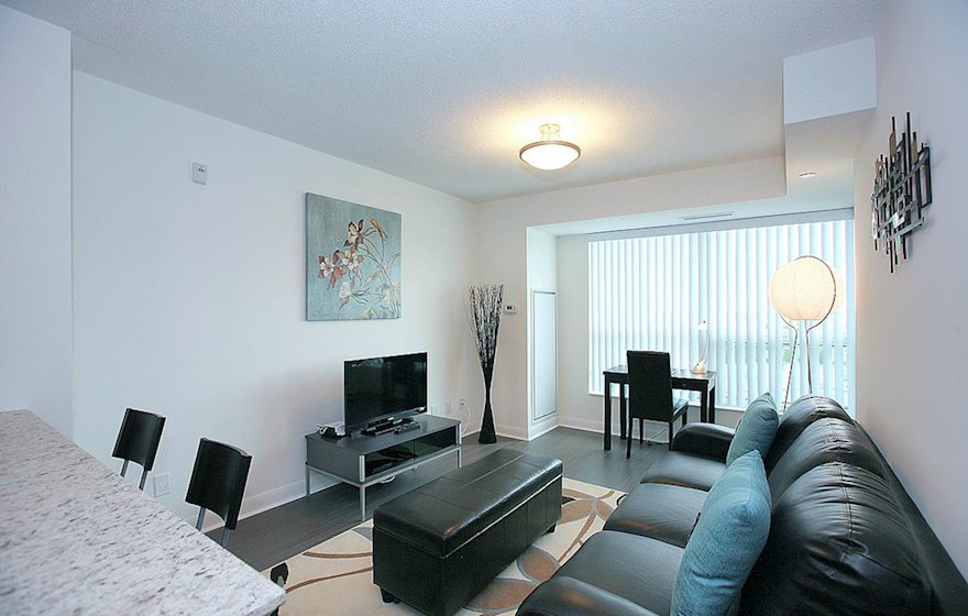 Living Room Free WiFi Fully Furnished Apartment Suite Richmond Hill / Markham