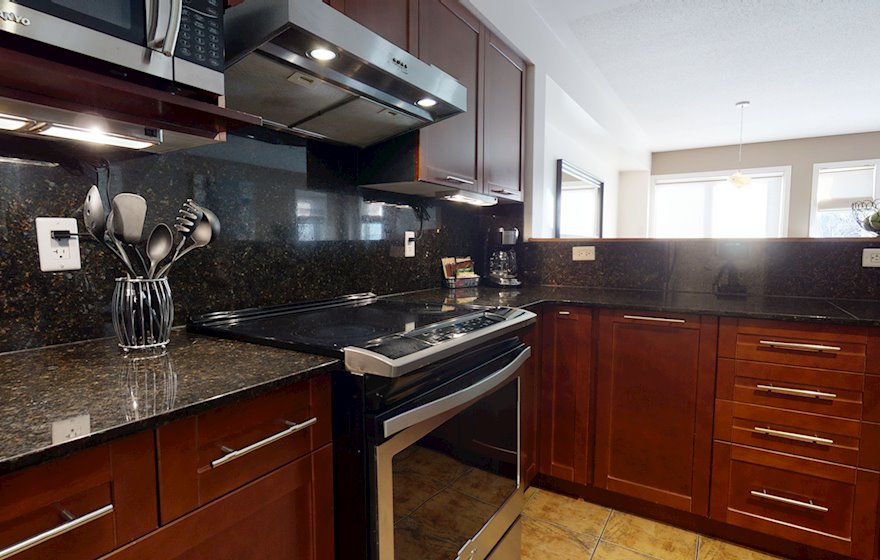 Kitchen Fully Equipped Five Appliances Ottawa