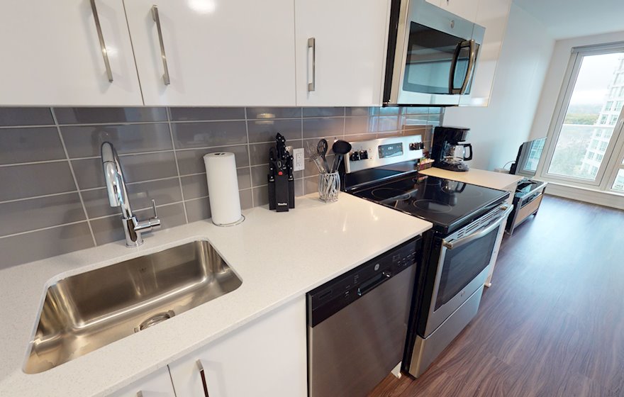 804 - Kitchen Fully Equipped Five Appliances Stainless Steel Ottawa