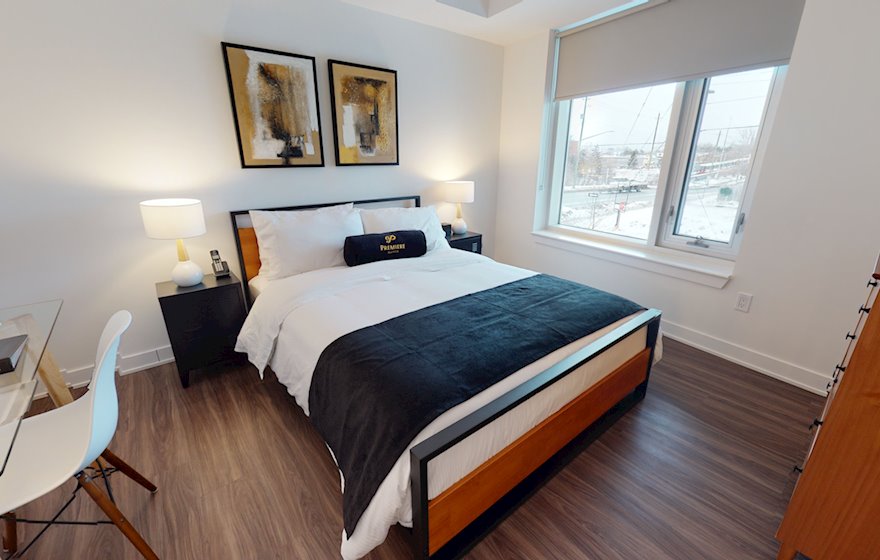 209 Master Bedroom Queen Mattress Fully Furnished Apartment Suite Ottawa