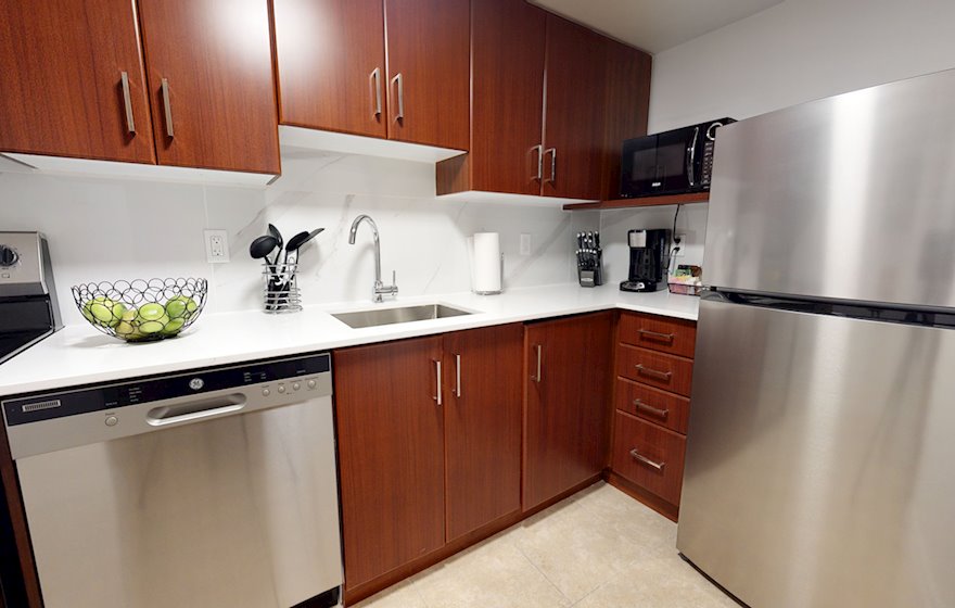 506 Kitchen Fully Equipped Five Appliances Stainless Steel Ottawa