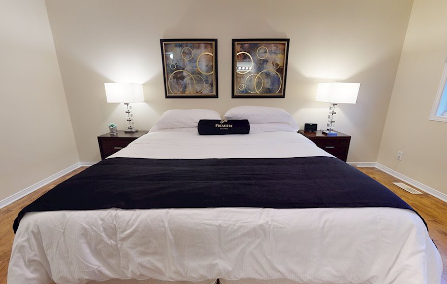 8 McPeake Principal Bedroom King Mattress Fully Furnished Apartment Suite Kanata