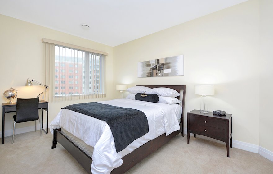 708 Bedroom Queen Mattress Fully Furnished Apartment Suite Kanata