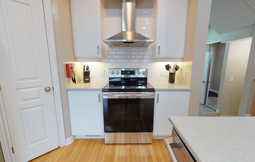 Kitchen2 Fully Equipped Five Appliances Stainless Steel Kanata