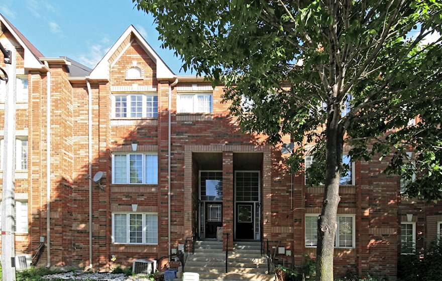 Exterior Furnished Townhouse Suite Markham