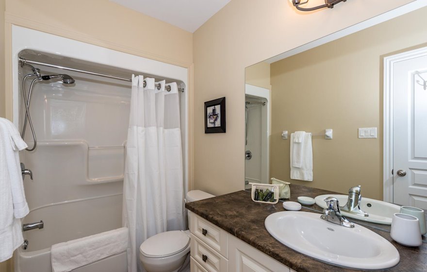 Bathroom Fully Furnished Apartment Ottawa