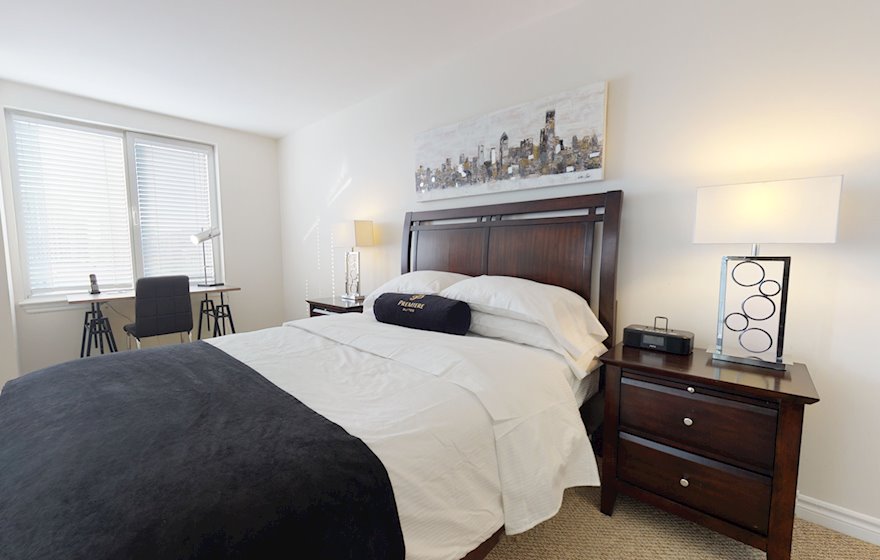 1610 Principal Bedroom Queen Mattress Fully Furnished Apartment Suite Ottawa