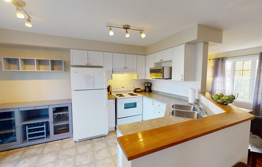 Kitchen Fully Equipped Five Appliances Kanata