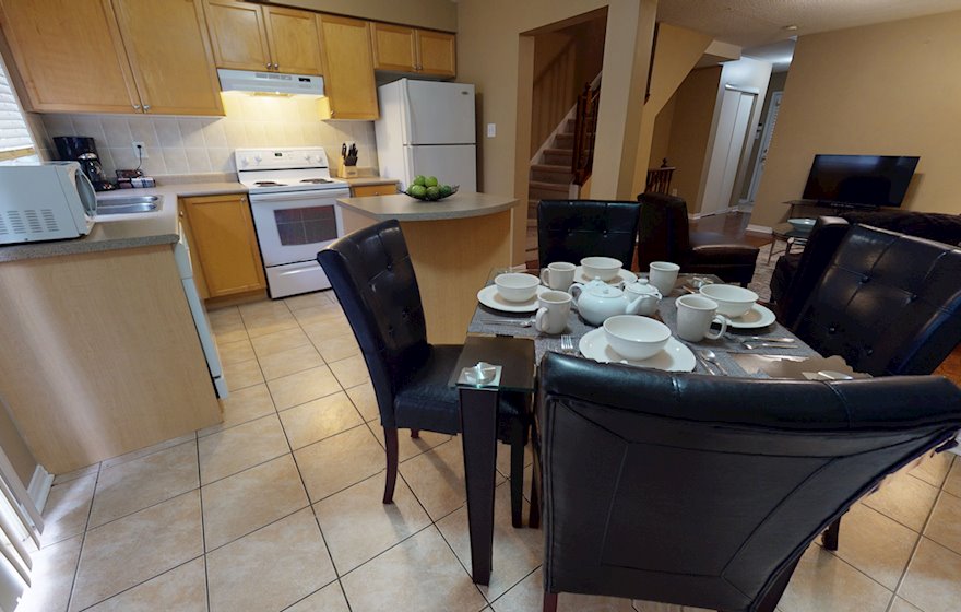 Kitchen Fully Equipped Five Appliances Mississauga