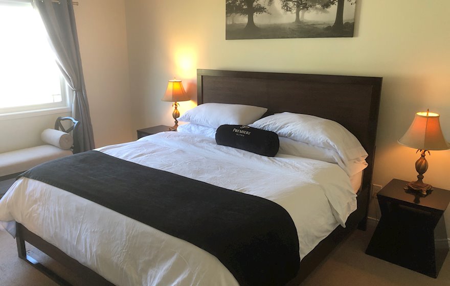 Principal Bedroom King Mattress Fully Furnished Apartment Suite Orleans