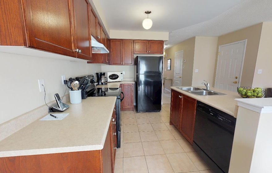 Kitchen Fully Equipped Five Appliances Oakville