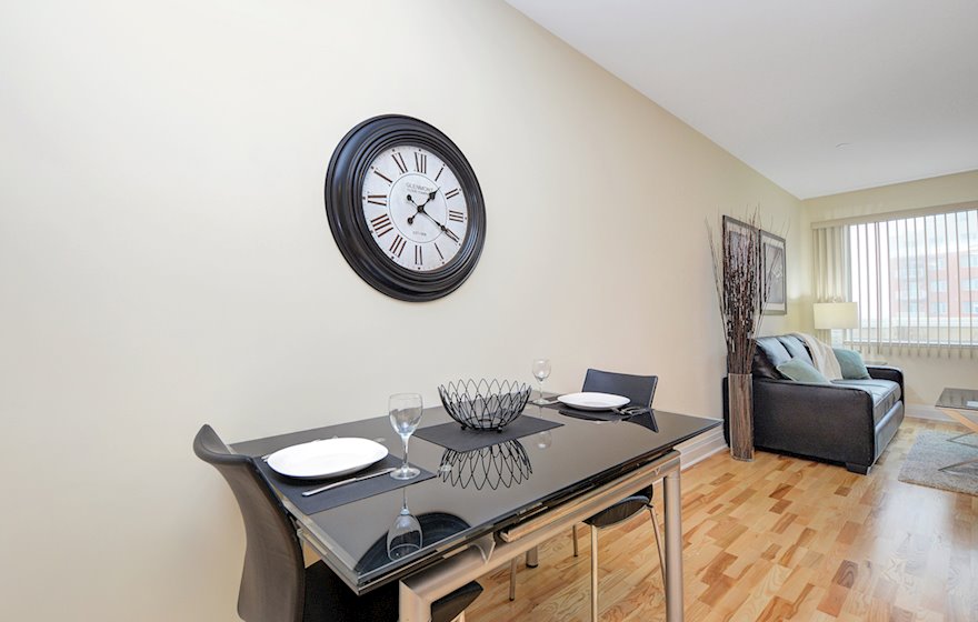 708 Dining Room Fully Furnished Apartment Suite Kanata