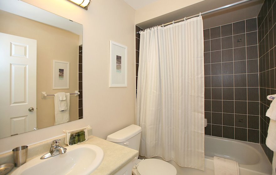 Master Bathroom Soaker Tub Fully Furnished Townhouse Suite Markham
