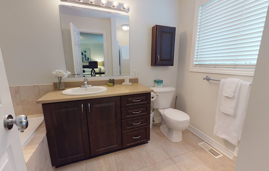 Principal Bathroom Soaker Tub Fully Furnished Apartment Suite Ottawa