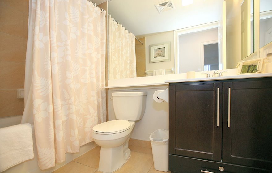 Bathroom 3 Piece Fully Furnished Apartment Suite Markham