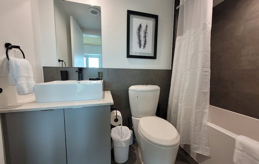 Second Bathroom 3 Piece Fully Furnished Apartment Suite Toronto East