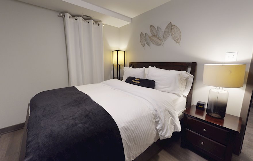 1106 Principal Bedroom Queen Mattress Fully Furnished Apartment Suite Ottawa