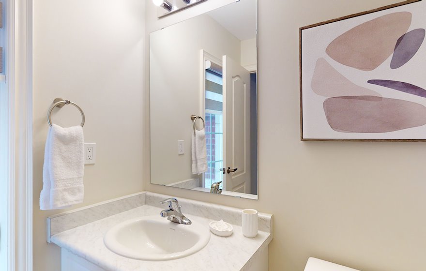Second Bathroom 3 Piece Fully Furnished Apartment Suite Stouffville